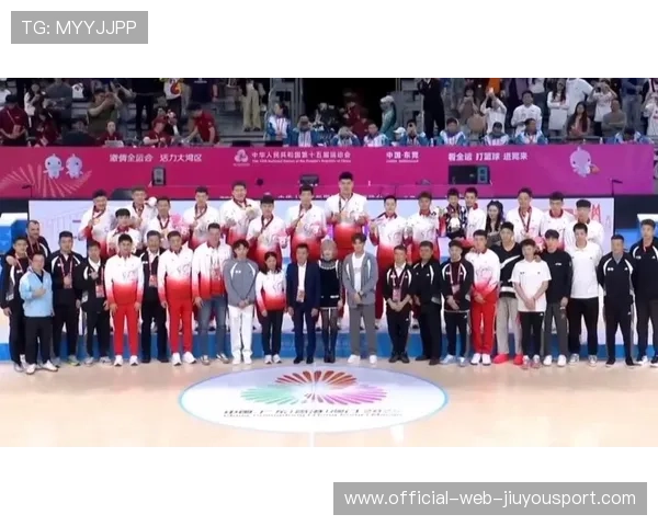 广东宏远再度逆势夺冠，夺冠希望再燃！，广东宏远夺冠合照